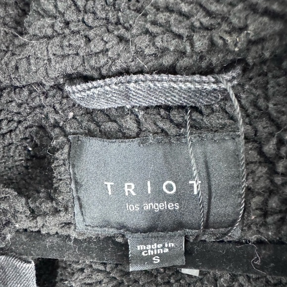 Triot Sherpa lined collar black denim jean jacket. Small - Picture 6 of 6